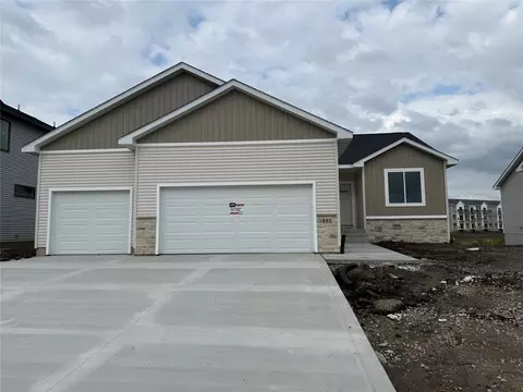 885 11th St, Waukee, IA 50263