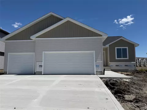885 11th St, Waukee, IA 50263