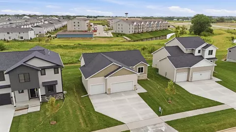 885 11th St, Waukee, IA 50263