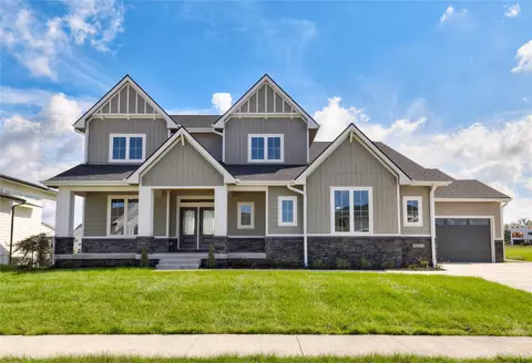 16214 Sharon Dr, Urbandale, IA 50323