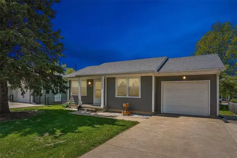 305 S Columbus St, Pleasantville, IA 50225