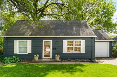 1652 Beaver Ave, Des Moines, IA 50310