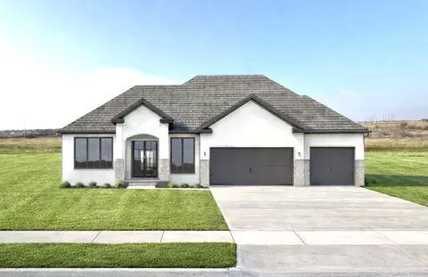 8351 Edgewood Ct, West Des Moines, IA 50266