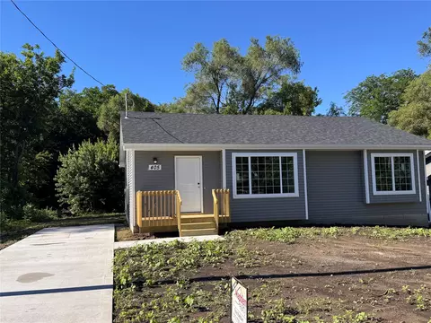 405 NE 43 Ave, Des Moines, IA 50313