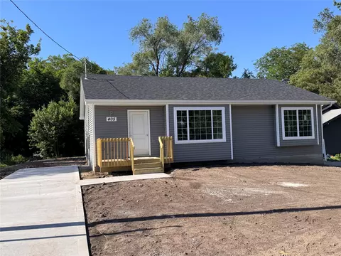 405 NE 43 Ave, Des Moines, IA 50313