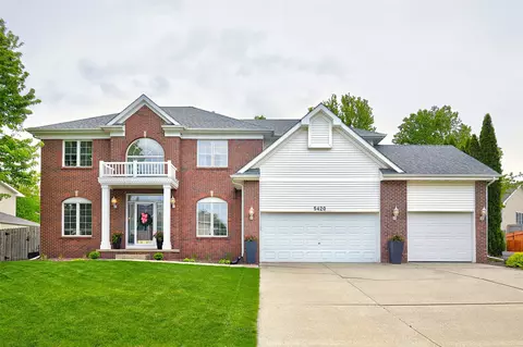 5420 Coachlight Dr, West Des Moines, IA 50266