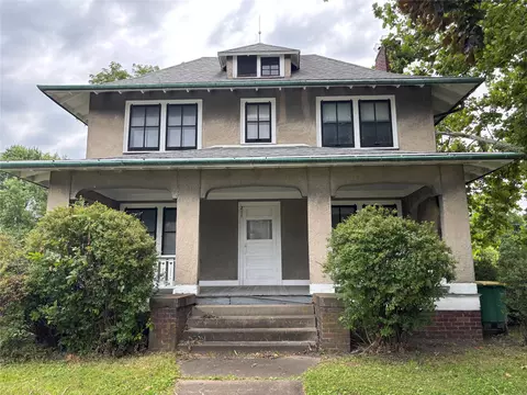 211 S Maple St, Creston, IA 50801