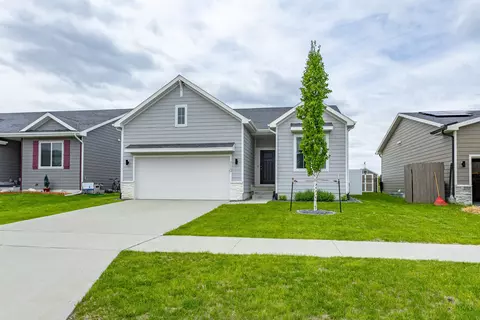 710 SE 69th St, Pleasant Hill, IA 50327