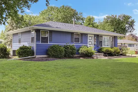 1860 9th Street Pl, Nevada, IA 50201