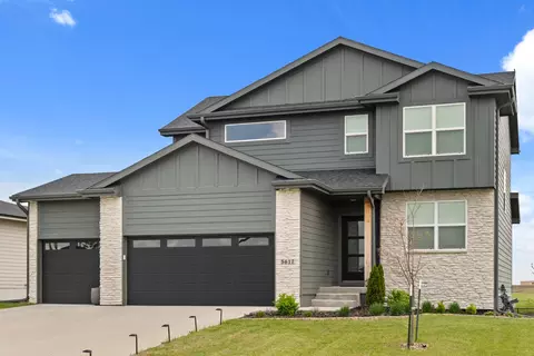 5617 147th St, Urbandale, IA 50323