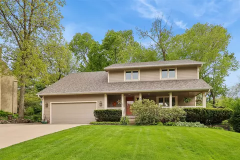 7008 Rocklyn Cir, Urbandale, IA 50322