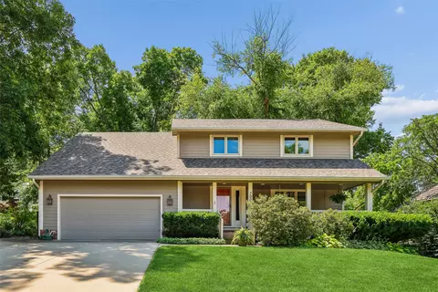 7008 Rocklyn Cir, Urbandale, IA 50322