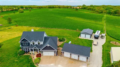 564 40th Ave, Pleasantville, IA 50225