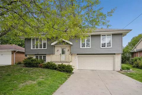 608 E 17th St N, Newton, IA 50208