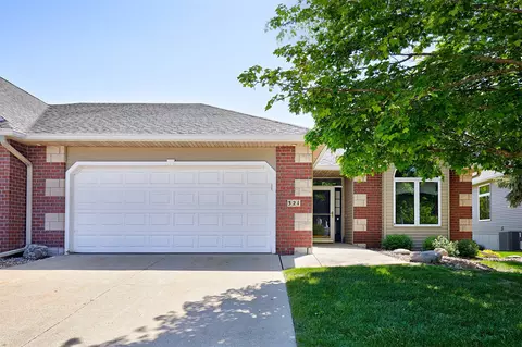 321 NEaglewood Dr, Ankeny, IA 50021