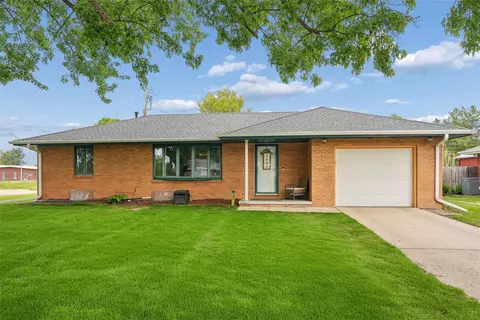 1604 W 3rd Ave, Indianola, IA 50125
