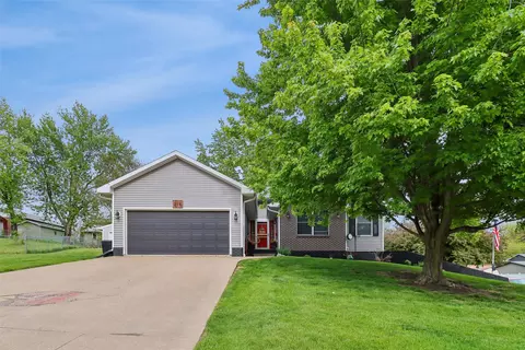 216 W 13th St S, Newton, IA 50208