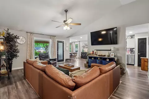 216 W 13th St S, Newton, IA 50208