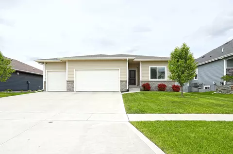 827 33rd Ct SW, Altoona, IA 50009