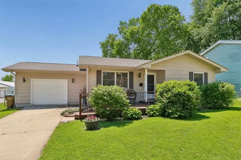 25 Elm St, Carlisle, IA 50047