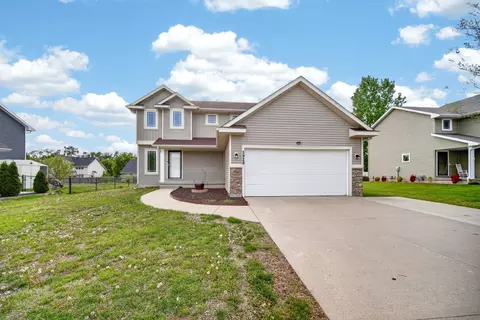 5928 NW 50th St, Johnston, IA 50131