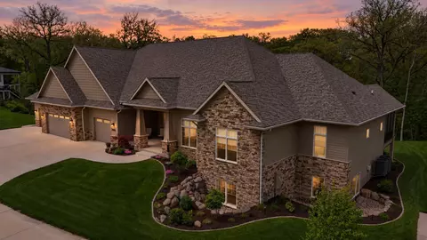 6245 Enclave Ln, Johnston, IA 50131