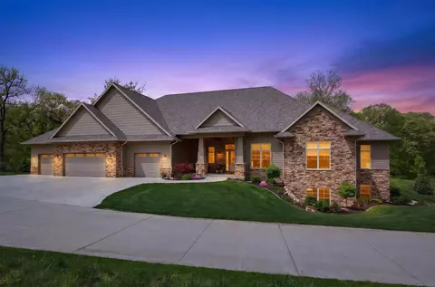 6245 Enclave Ln, Johnston, IA 50131