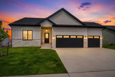 1570 NW Parkside Ln, Waukee, IA 50263