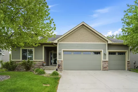 8326 Heritage Bend Rd, West Des Moines, IA 50266
