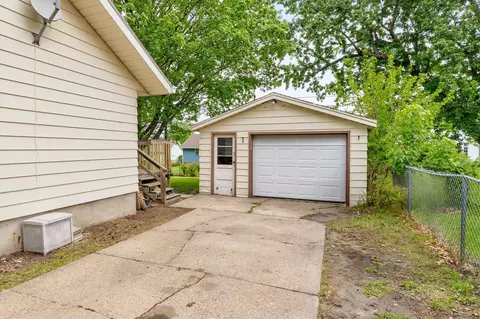 Exterior - 705 SE Trilein Dr, Ankeny, IA 50021 photo 8 of 8