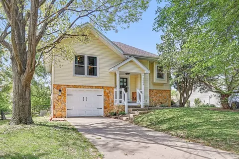 5008 Westwood Dr, West Des Moines, IA 50265