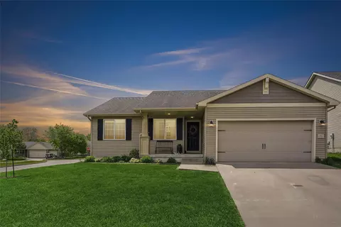 1711 E Boston Pl, Indianola, IA 50125