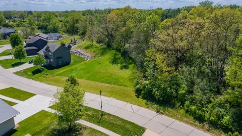 5623 Arbor Lake Dr, Pleasant Hill, IA 50327