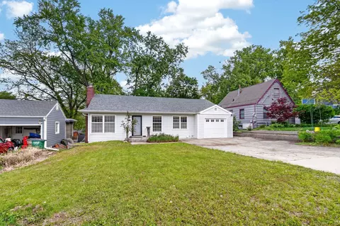 6533 Sunset Ter, Windsor Heights, IA 50324