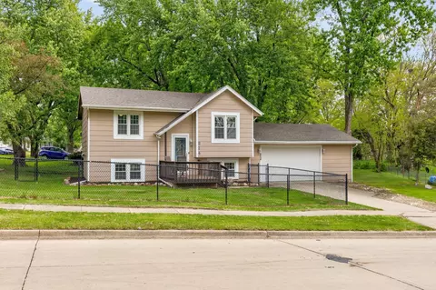 824 Casady Dr, Norwalk, IA 50211
