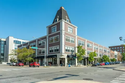 400 E Locust St #207, Des Moines, IA 50309