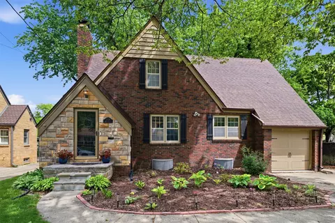 2715 46th St, Des Moines, IA 50310