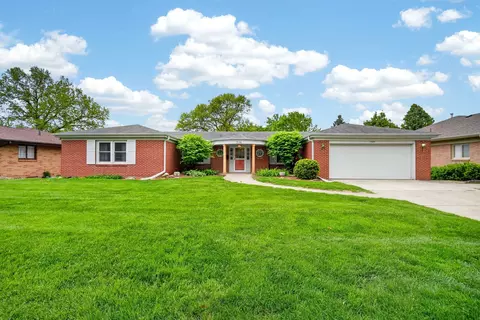 7208 Bellaire Ave, Windsor Heights, IA 50324