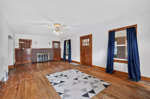 2803 E Grand Ave, Des Moines, IA 50317
