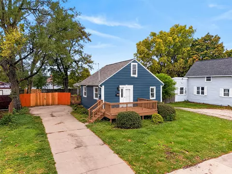208 8th St, West Des Moines, IA 50265