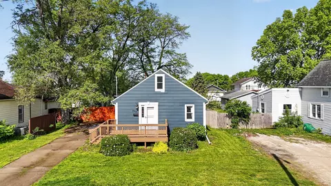 208 8th St, West Des Moines, IA 50265