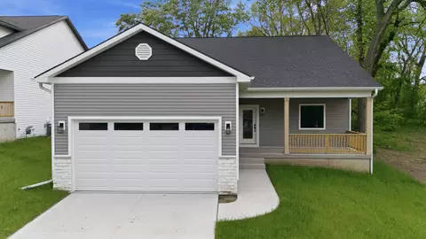 1417 Pioneer Rd, Des Moines, IA 50320