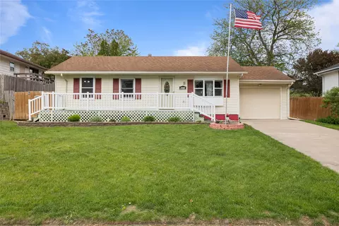 9225 Golden Valley Dr, Norwalk, IA 50211