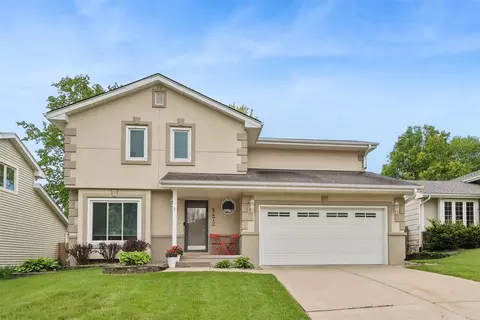 5472 Dakota Dr, West Des Moines, IA 50266