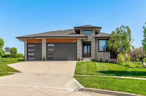 810 S Balsam St, West Des Moines, IA 50266