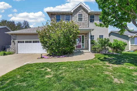 715 NE 4th St, Earlham, IA 50072