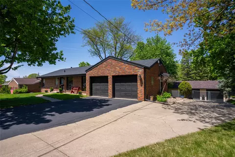 6781 Sunset Ter, Windsor Heights, IA 50324