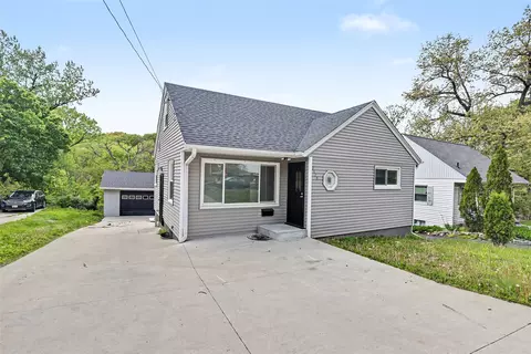 3120 30th St, Des Moines, IA 50310
