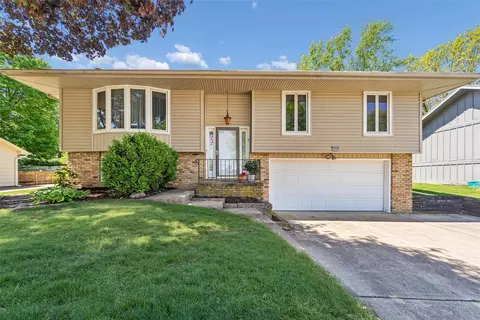 4028 81st St, Urbandale, IA 50322
