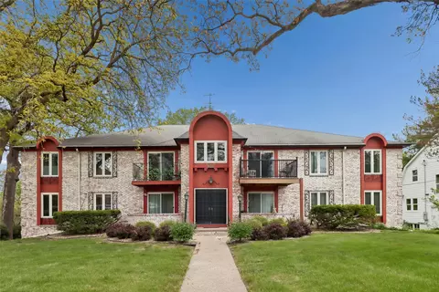 421 42nd St #2, Des Moines, IA 50312